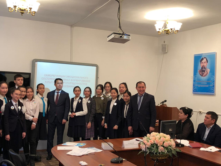 "Парасаттылық елшісі" төсбелгісімен марапатталды.