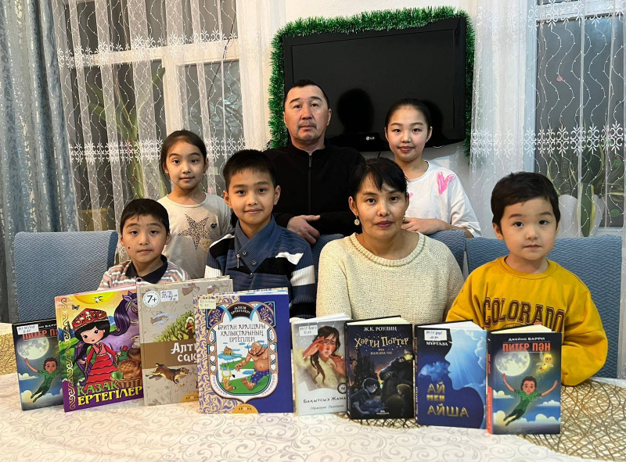 “Жақсы кітап - жан азығы” тақырыбында  отбасы мүшелерімен  фотобайқау өткізілді.