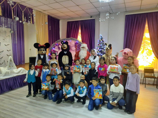 "Балаларға Жаңа жылға сыйлықтар!" қайырымдылық акциясы.